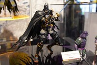「ニンジャバットマン」よりニンジャバットマンのフィギュア。
