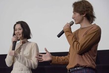 左から玉城ティナ、小関裕太。