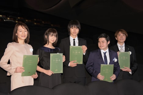 「羊と鋼の森」特別試写会の報告会の様子。左から宮下奈都、上白石萌歌、山崎賢人、辻井伸行、橋本光二郎。