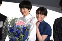 左から小松菜奈、清野菜名。