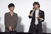 左から櫻井孝宏、宮野真守。