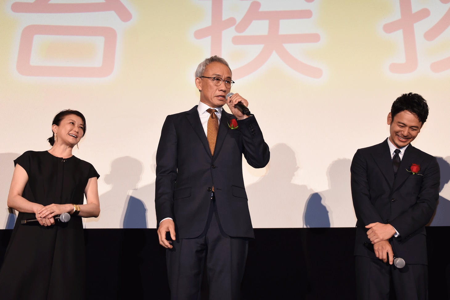 「妻よ薔薇のように 家族はつらいよIII」初日舞台挨拶の様子。
