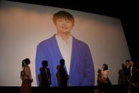 福山潤からのメッセージ映像上映の様子。