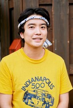 大和田健介演じる岡部。