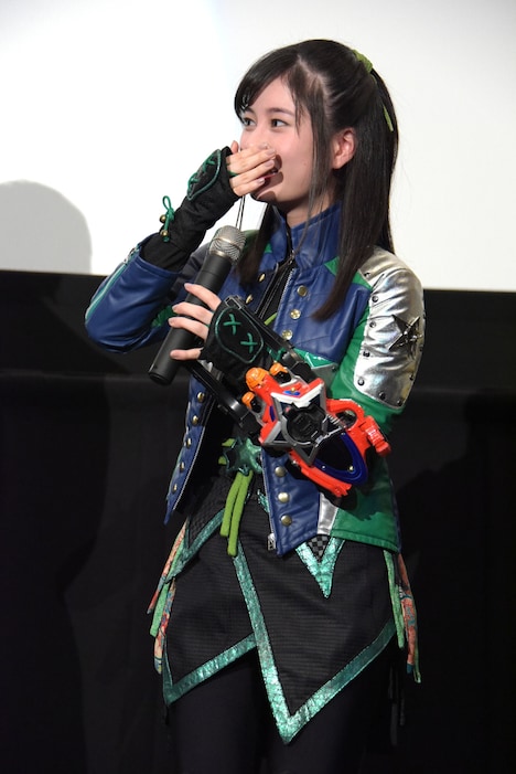 司会の質問を聞いていなかったことを指摘され、照れる大久保桜子。