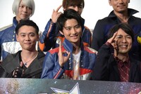 左から石垣佑磨、岐洲匠、神谷浩史。