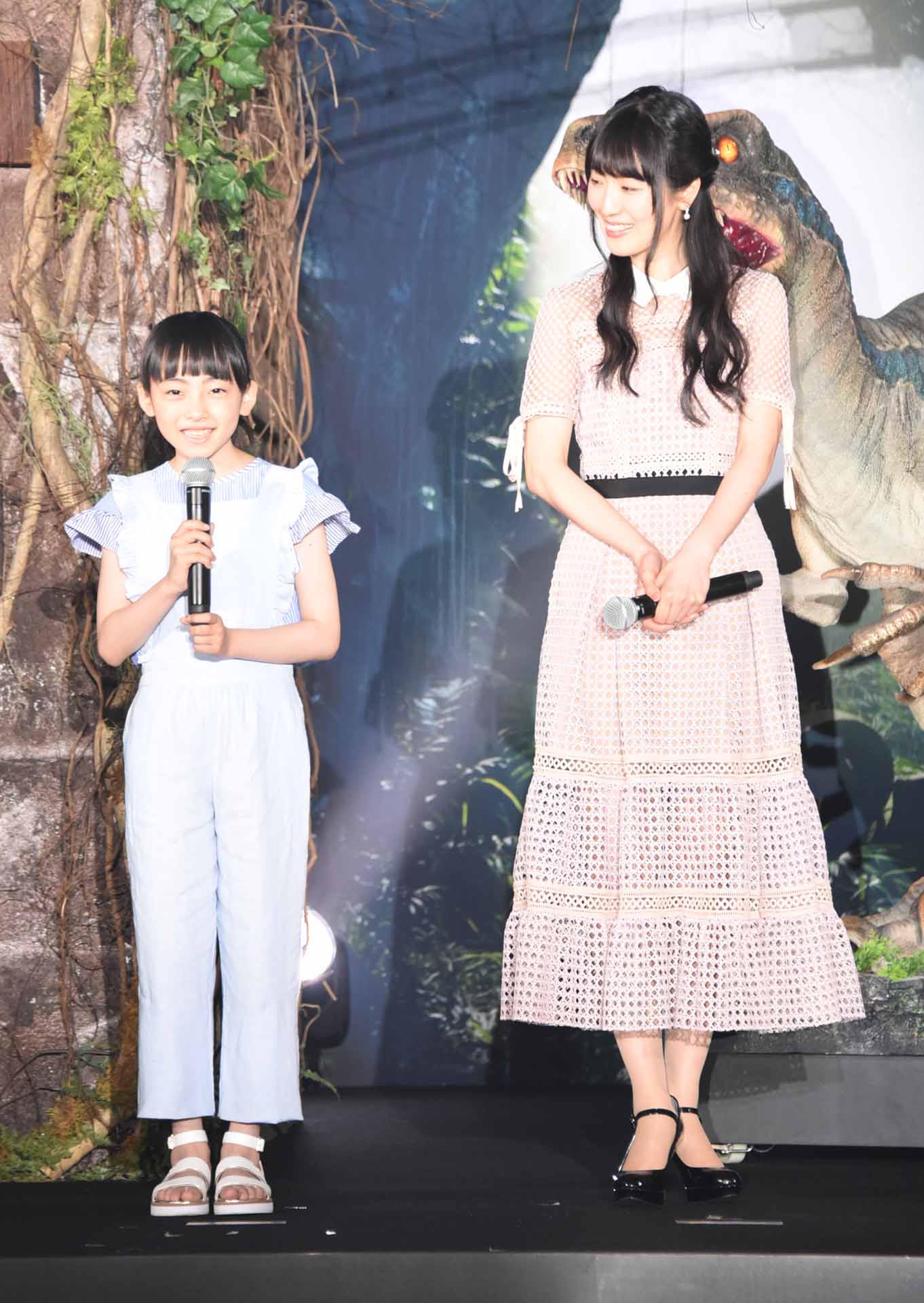 左から住田萌乃、石川由依。