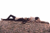 ドラマ「幸色のワンルーム」より山田杏奈演じる幸（右）と上杉柊平演じるお兄さん（左）。