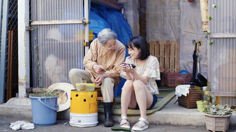 「ハズレときどき恋」 (c)AKS / UNIVERSAL MUSIC LLC