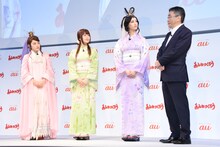 左から川栄李奈、有村架純、菜々緒、高橋誠。