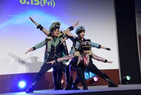 主題歌「参上!!ドルメンX」のパフォーマンスの様子。