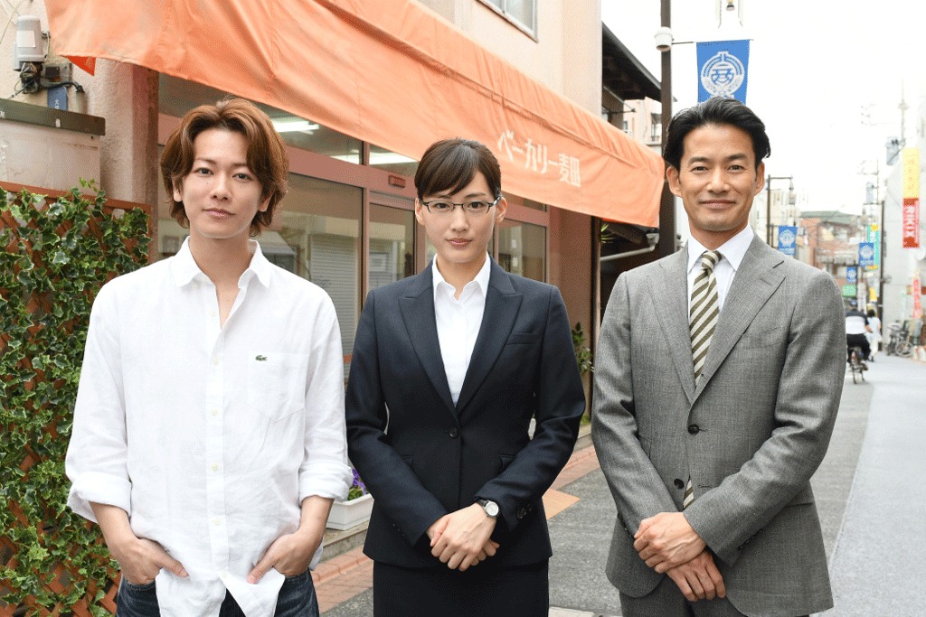 左から佐藤健、綾瀬はるか、竹野内豊。