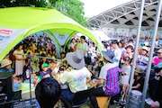「吉田山田・山ちゃんの紙芝居」の様子。(写真提供:SLD Entertainment. Inc)