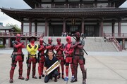 ライアン・レイノルズとデッドプールのコスプレイヤーたち。