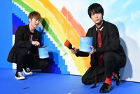 左から佐野玲於、中川大志。