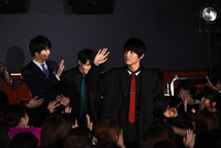 「虹色デイズ」完成披露の様子。