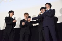 「虹色デイズ」完成披露の様子。