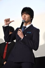 告白をする横浜流星。