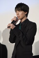 告白をする高杉真宙。