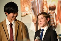 左から鈴木福、ジェイコブ・トレンブレイ。