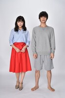左から川口春奈演じる春日ゆり子、窪田正孝演じる碑文谷翔。
