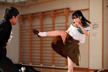 「マジムリ学園」より、小栗有以演じる清水小百合（リリィー）。