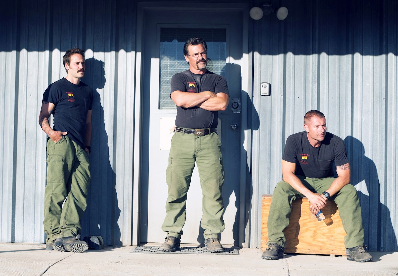 ジョシュ・ブローリンが叩き上げ消防隊長に「オンリー・ザ・ブレイブ」映像＆新写真