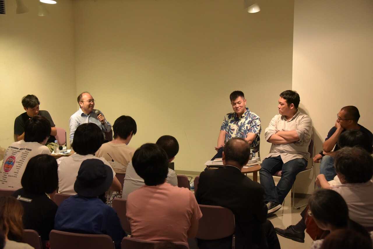 「『超』攻略！『オーバー・ザ・シネマ』～Pump Up Your Brain Muscles !!～」の様子。左から三浦哲哉、石岡良治、入江哲朗、土居伸彰、平倉圭。