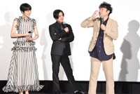 左から長澤まさみ、山田孝之、ムロツヨシ。