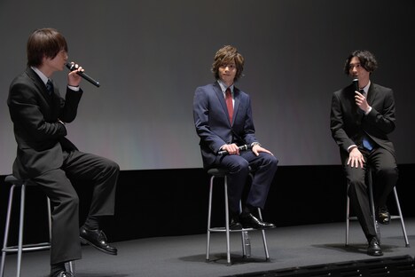 左から溝口琢矢、染谷俊之、渡部秀。