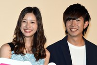 「キスできる餃子」完成披露舞台挨拶の様子。