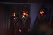 左から岩田剛典、山下健二郎。