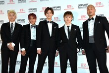 左からGENERATIONS from EXILE TRIBEの小森隼、中務裕太、片寄涼太、佐野玲於、関口メンディー。