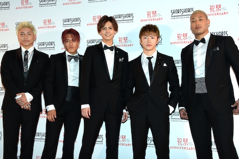 左からGENERATIONS from EXILE TRIBEの小森隼、中務裕太、片寄涼太、佐野玲於、関口メンディー。