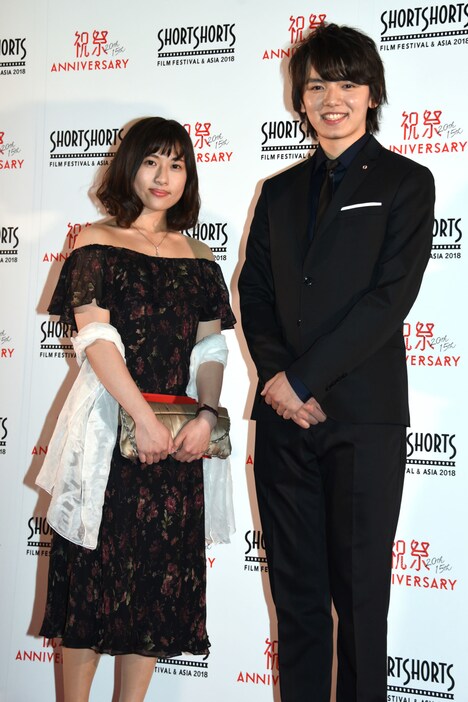 左から後藤美波、濱田龍臣。