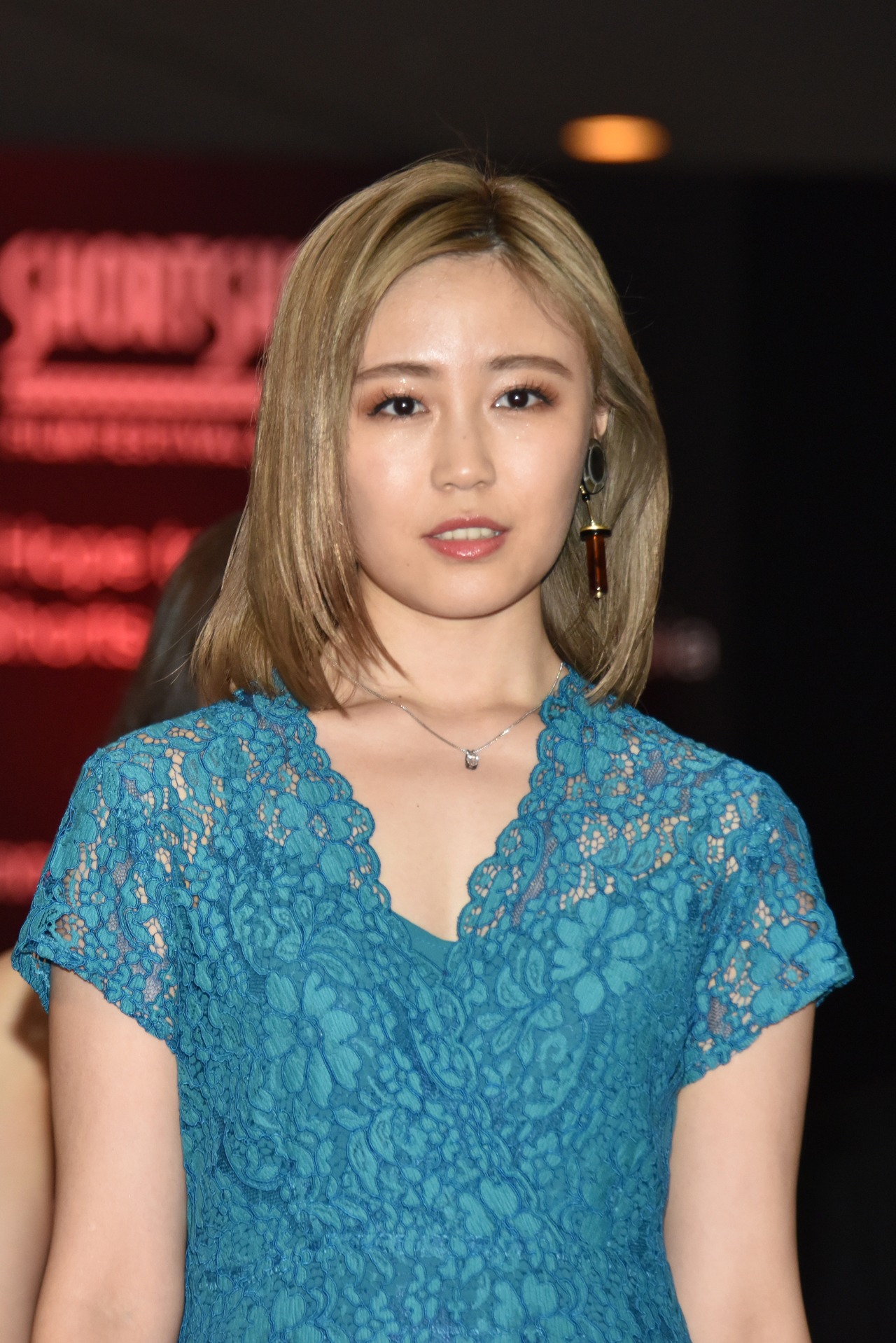 鷲尾伶菜（E-girls）