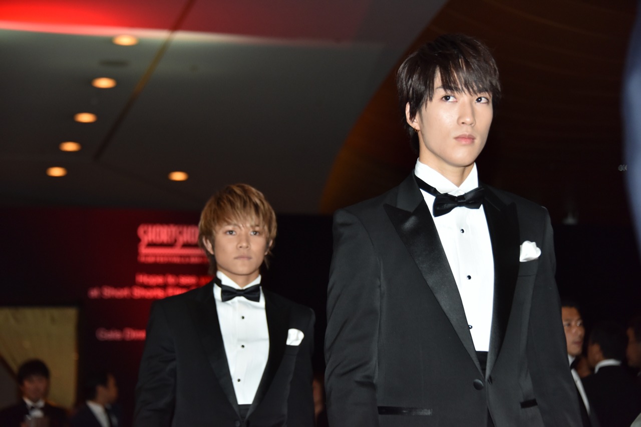 奥から岩谷翔吾、藤原樹。