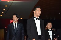 手前から小林直己、鈴木伸之。