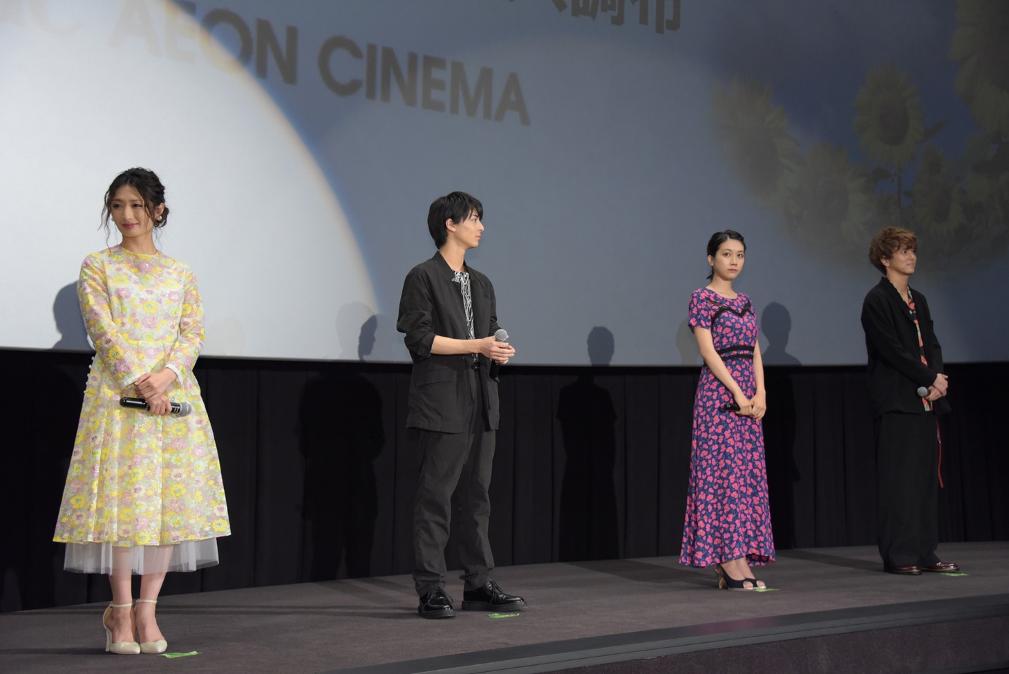 左から武田梨奈、高杉真宙、松本穂香、水野勝。