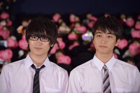 左から金子大地、佐藤寛太。