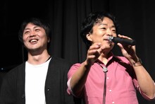 左から戸田彬弘、道尾秀介。