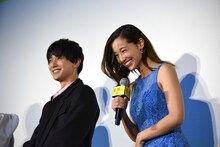 左から吉沢亮、沢尻エリカ。