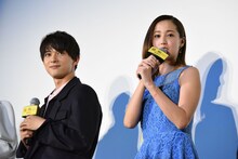 左から吉沢亮、沢尻エリカ。