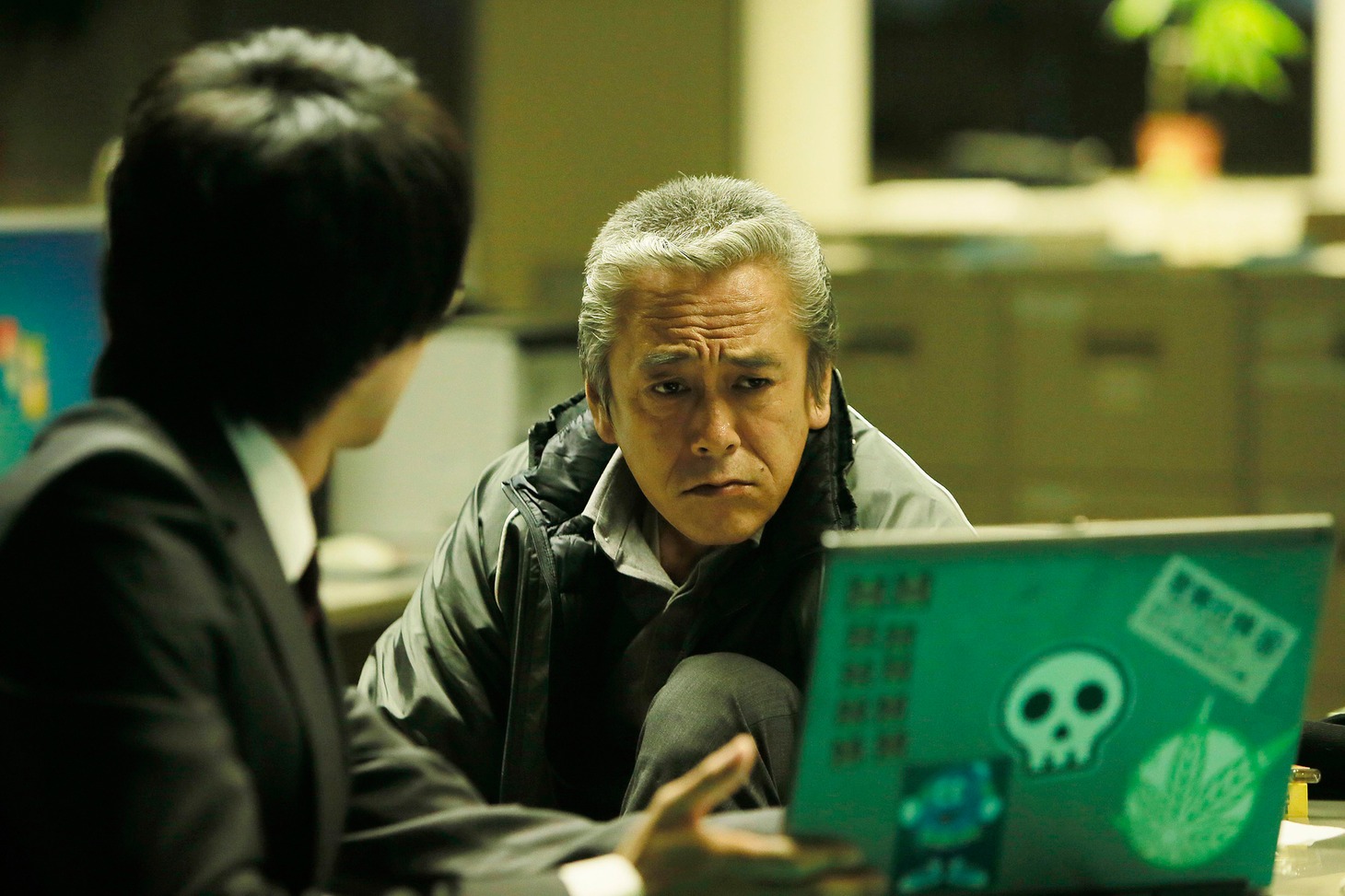 「イマジネーションゲーム」より、寺島進演じる盛岡靖。