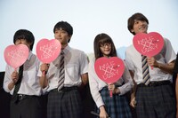 左から金子大地、佐藤寛太、玉城ティナ、小関裕太。