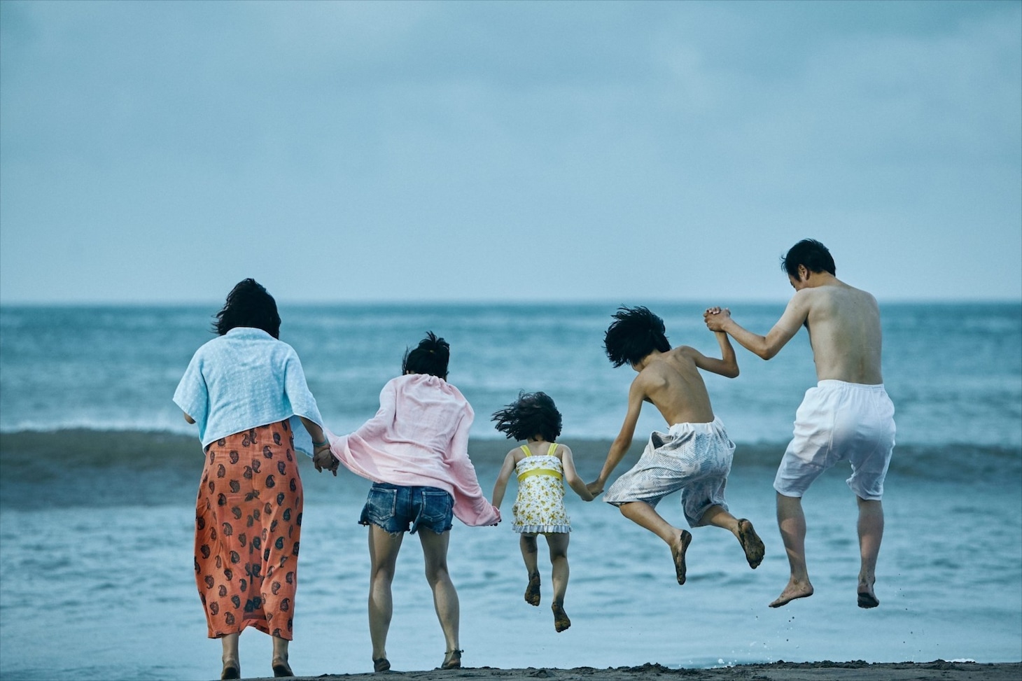 「万引き家族」