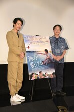 「海を駆ける」公開御礼舞台挨拶の様子。左からディーン・フジオカ、深田晃司。
