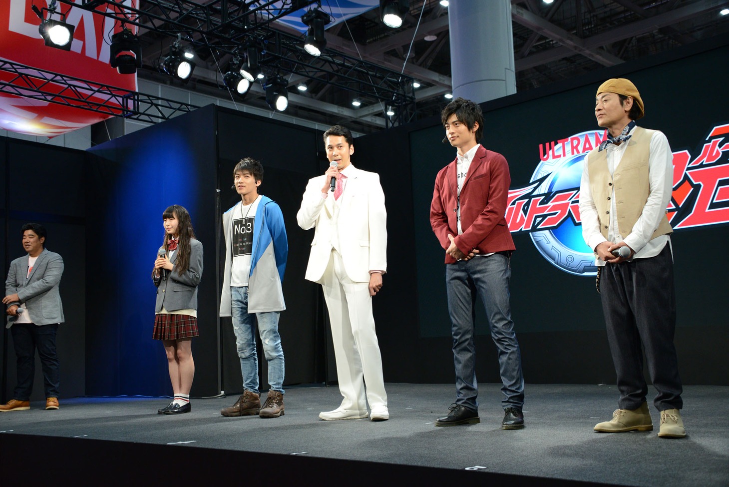 「ウルトラマンR／B」製作発表会の様子。