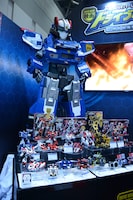 タカラトミーブース「トミカハイパーレスキュー ドライブヘッド」コーナーの様子。