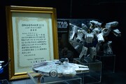タカラトミーブースより、「スター・ウォーズ / トランスフォーマー02 ミレニアム・ファルコン」。